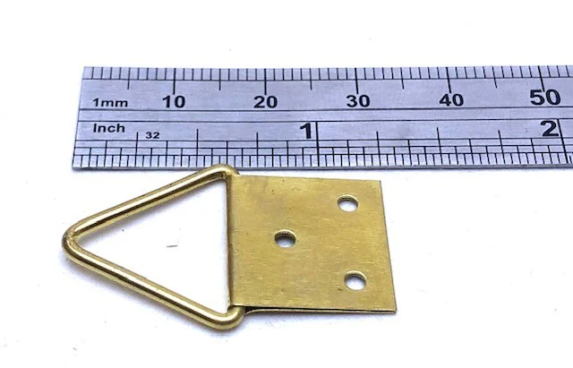 Blister 4 triangles de suspension 19mm + 12 clous