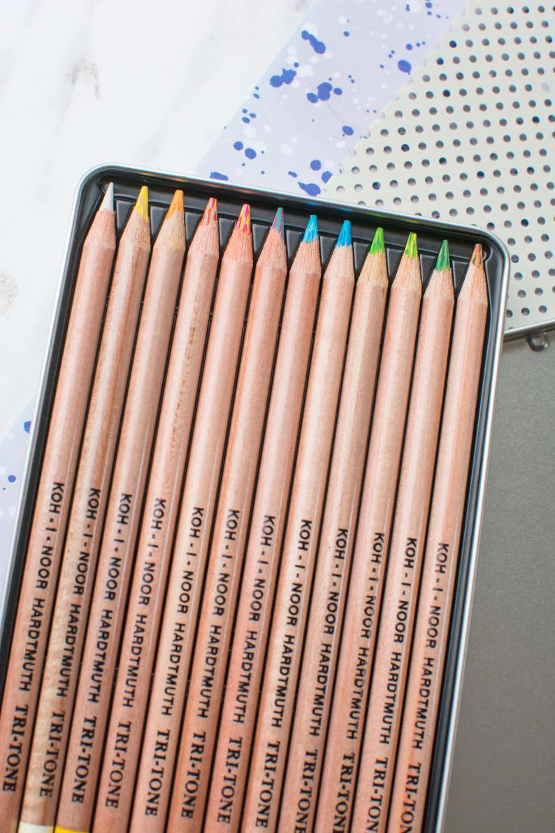 Boîte métal de 11 crayons tri-tons + blender