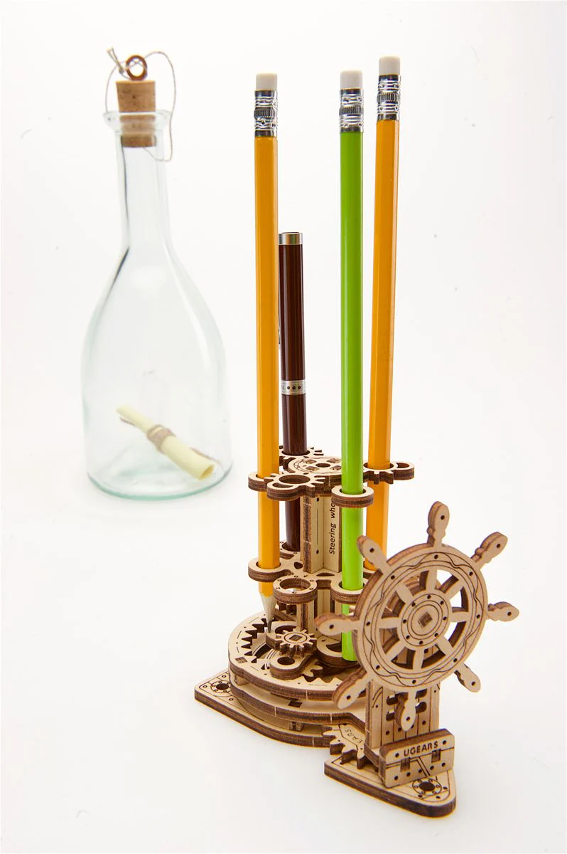 Kit maquette à construire Ugears Porte-crayons gouvernail - Image 4