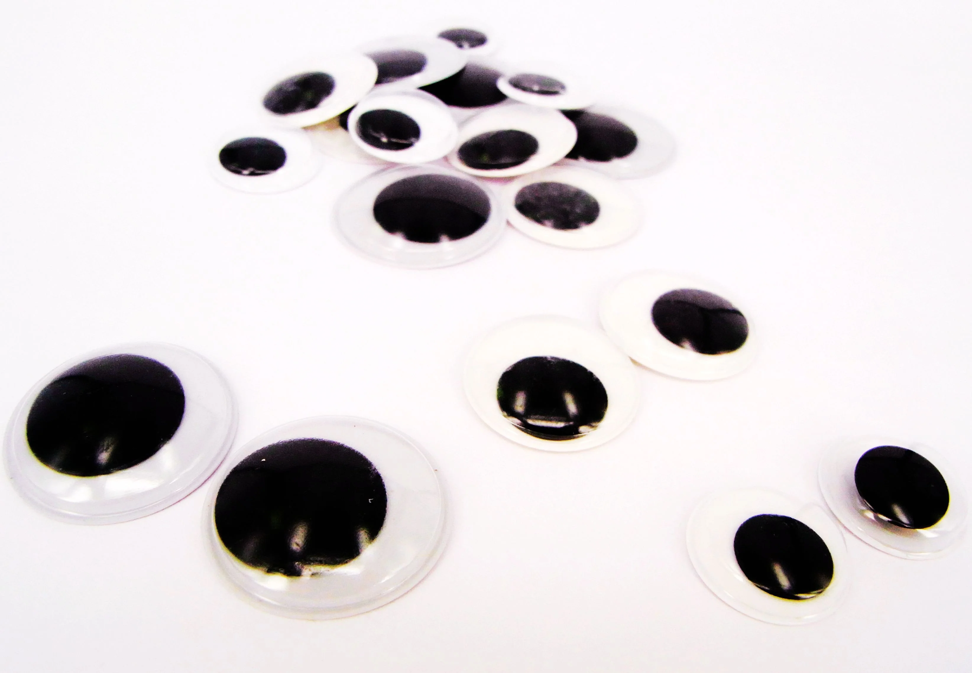 Yeux géants mobiles adhésifs sans cils x18